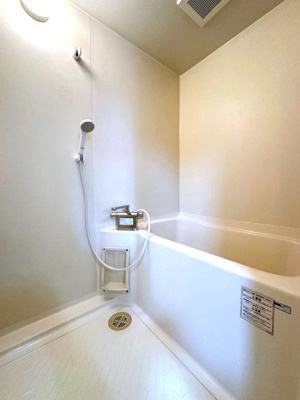 【浴室】 | クレール目黒 | 清潔感のある浴室です♪ゆったりお風呂に浸かって一日の疲れもリフレッシュできますね☆