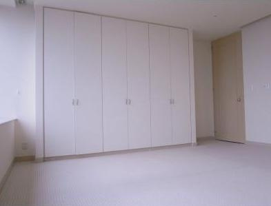 千代田区紀尾井町の賃貸マンションのその他|洋室・リニューアル前参照