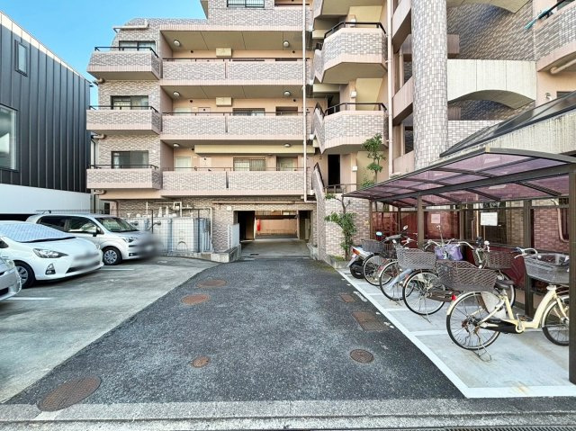 サンワプラザ芦屋の駐車場