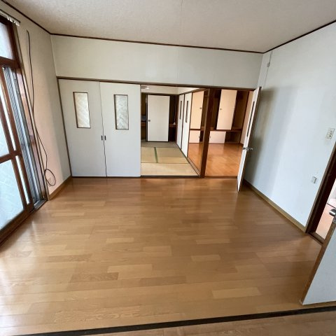 登別市登別東町4丁目16-3戸建の居間・リビング