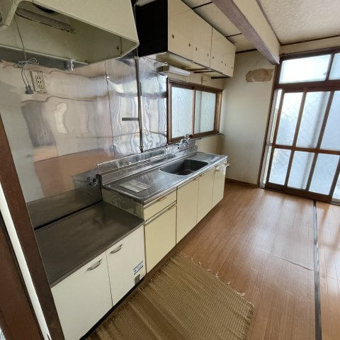 登別市登別東町4丁目16-3戸建のキッチン