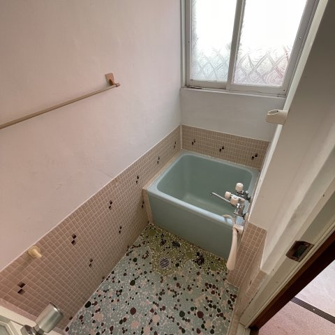 登別市登別東町4丁目16-3戸建の浴室