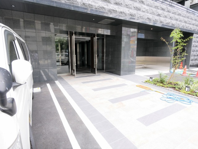 プレサンス堺筋本町駅前シェルのエントランス