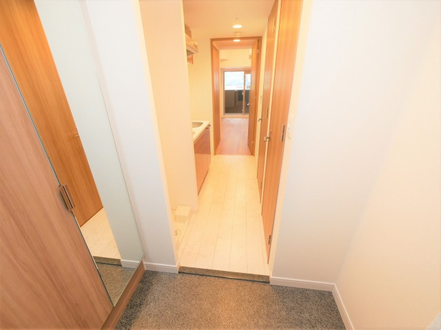 プレサンス堺筋本町駅前シェルの玄関