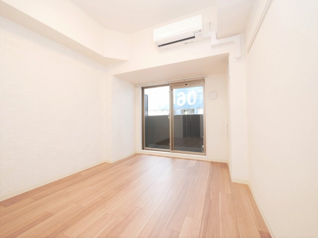 プレサンス堺筋本町駅前シェルの居間・リビング