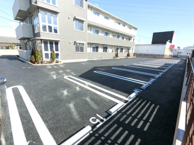 Ｆａｍｉｌｌｅ Ｍａｅｂａｓｈｉの駐車場|高崎、前橋、伊勢崎エリアのお部屋探しはエンドスケープまで！お客様の理想お聞かせ下さい♪