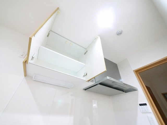 クレアール堺町Ⅰのキッチン|キッチン上部の棚です
