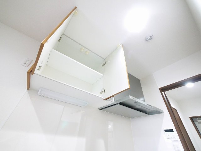 クレアール堺町Ⅰのキッチン|キッチン上部の棚です