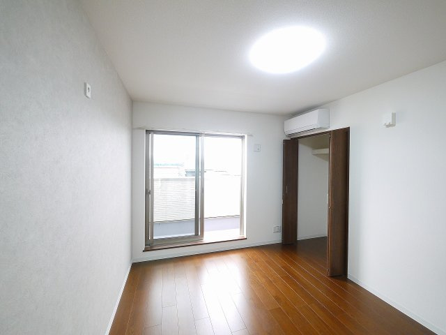 クレアール堺町Ⅰの洋室|使い勝手のいい洋室です