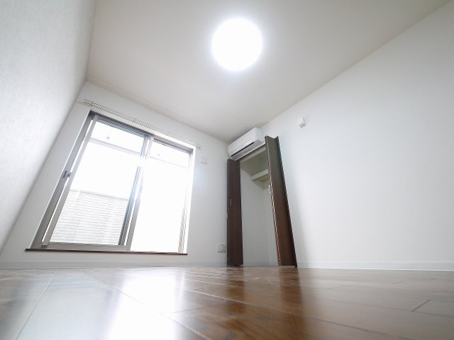 クレアール堺町Ⅰの寝室|開放的な寝室です