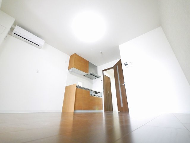 クレアール堺町Ⅰの居間・リビング|こちらのリビングで趣味の時間をお楽しみください