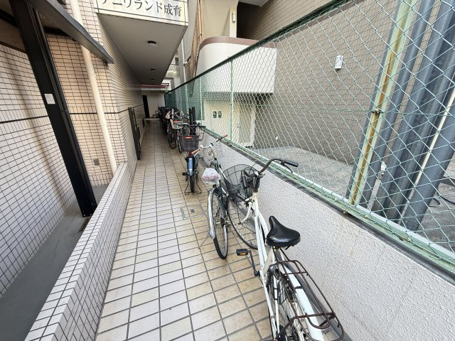 【エントランス】 | ナニワランド成育