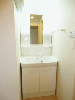 【洗面所】 | カレントⅢ | 明るい洗面所です