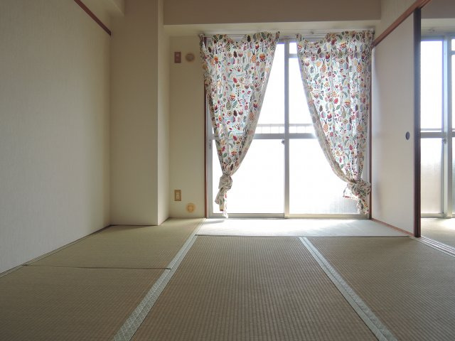 ハイツ81の和室