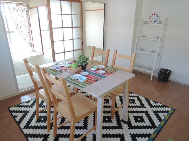 ハイツ81の居間・リビング