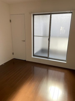 【洋室】 | 西三国3丁目　中古戸建て | 5.8帖洋室