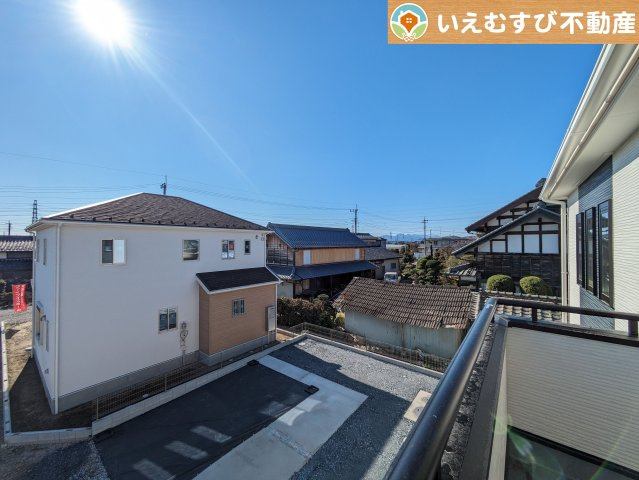 深谷市新戒の展望|高い建物が無く開放感のある展望
バルコニーからの展望も開けていてのどかな景色が望めます。日当りも良いですね♪