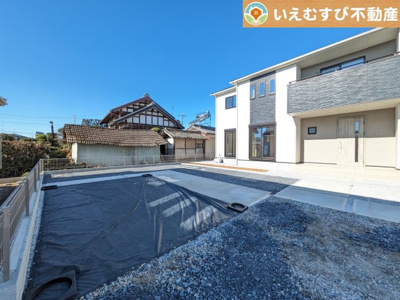 【駐車場】 | 深谷市新戒 | 2台駐車可能なスペース完備
しっかり舗装してある駐車スペースで天気が悪く足元が悪い日でも乗り降りしやすい♪