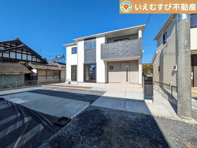 深谷市新戒の外観|【完成済み】落ち着いた色合いがおしゃれな飽きのこない外観！
ゆっくりご内覧いただけますのでぜひ一度現地をご覧ください！夢が膨らみます♪