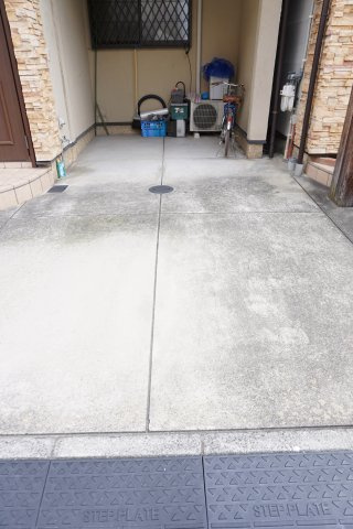 中古戸建　四條畷市西中野1丁目（平成13年築）の駐車場