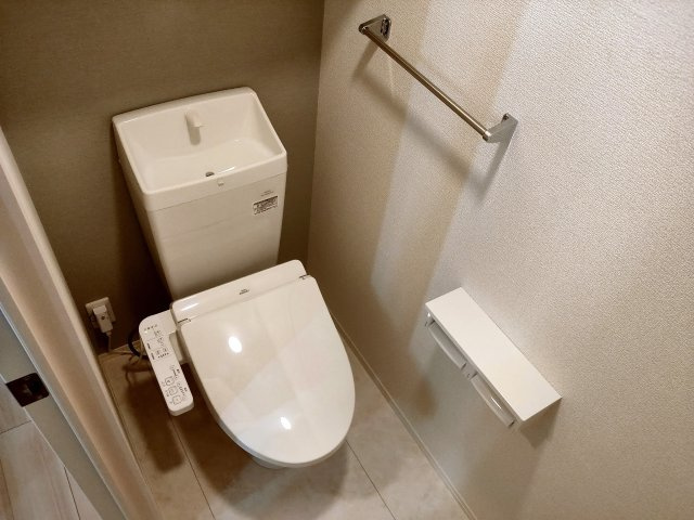 ルリアン北小岩Ⅲのトイレ|写真は307号室のもの、同タイプです。