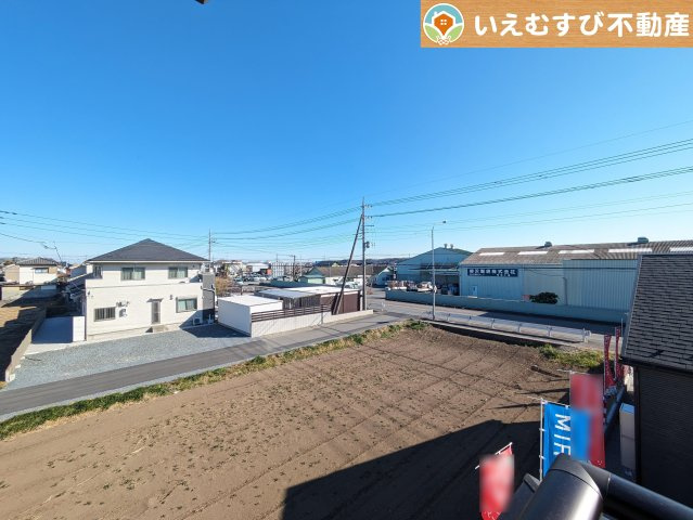 深谷市小前田の展望|高い建物が無く開放感のある展望
バルコニーからの展望も開けていてのどかな景色が望めます。日当りも良いですね♪