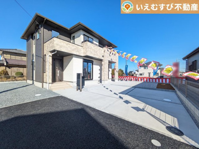 【駐車場】 | 深谷市小前田 | 2台駐車可能なスペース完備
しっかり舗装してある駐車スペースで天気が悪く足元が悪い日でも乗り降りしやすい♪