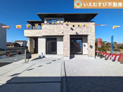 【外観】 | 深谷市小前田 | 【完成済み】落ち着いた色合いがおしゃれな飽きのこない外観！
ゆっくりご内覧いただけますのでぜひ一度現地をご覧ください！夢が膨らみます♪