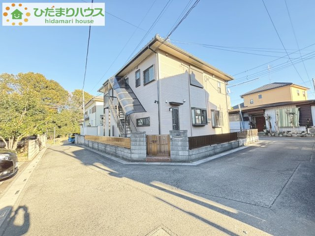 桶川市川田谷　中古一戸建ての前面道路含む現地写真