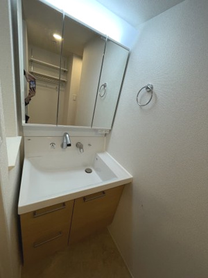 【洗面所】 | ラ・ルミエール | 明るい洗面所です