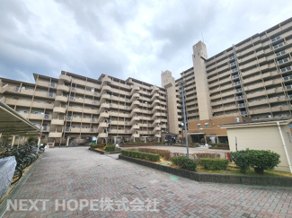 【外観】 | シャルマンコーポ伊丹１号棟 | 【シャルマンコーポ伊丹１号棟】地上１３階建　総戸数318戸　ご紹介のお部屋は２階部分です♪