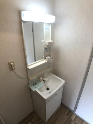 【独立洗面台】 | サンライフ中野 | ※写真は同一物件1階につきイメージです