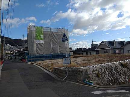 広島市西区井口4丁目　新築一戸建ての前面道路含む現地写真