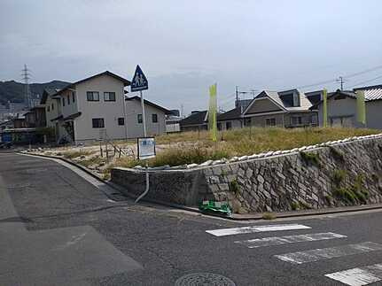 広島市西区井口4丁目　新築一戸建ての前面道路含む現地写真