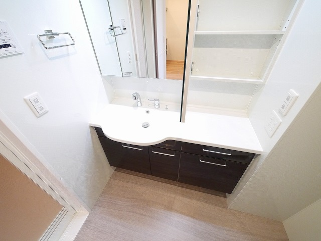 エアフォルクの洗面所|広い洗面スペース