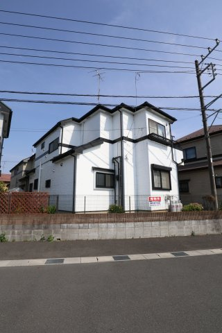 鴻巣市箕田の中古一戸建の外観|北西側道路から