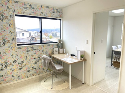 【内装】 | 山形市みはらしの丘建売住宅 | 二階のホールには日当たりの良いホールがあります。