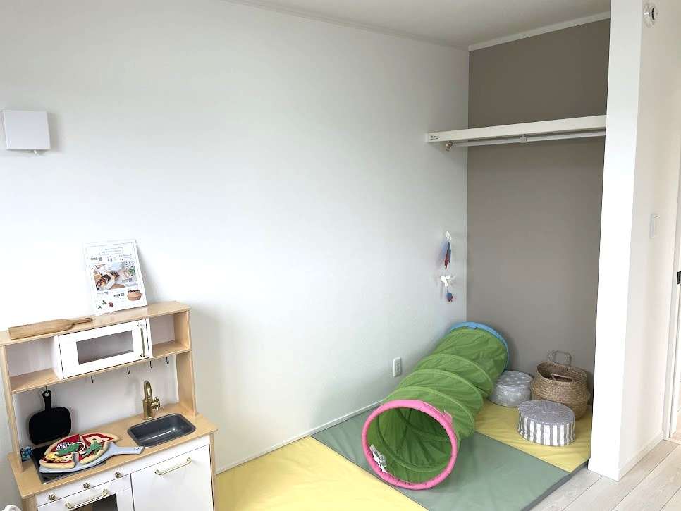 山形市みはらしの丘建売住宅の洋室|洋室もそれぞれ収納スペースが完備されております。