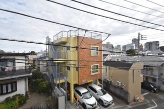 【展望】 | 眼前に広がる空の雄大さと、このお部屋の自慢の一つである「眺望」をご覧ください。毎日、この景色を独り占めできる新生活に夢が広がります。～即日のご見学可能～　お問合せはお気軽にどうぞ。
