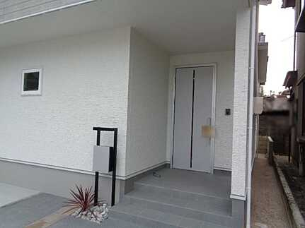 呉市広杭本町　新築一戸建て(全2棟)の玄関