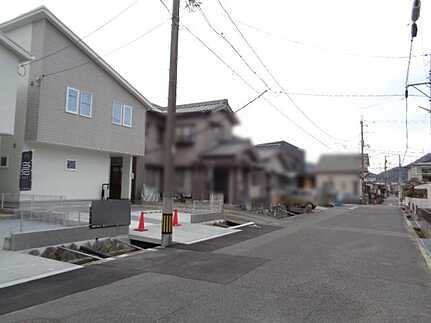 呉市広杭本町　新築一戸建て(全2棟)の前面道路含む現地写真