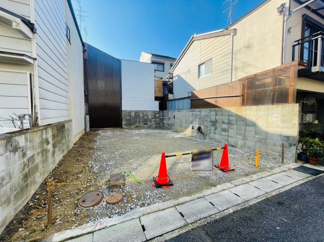 嵯峨甲塚町の外観|間口広々６．５ｍ！車の駐車が不安な方でも安心です！