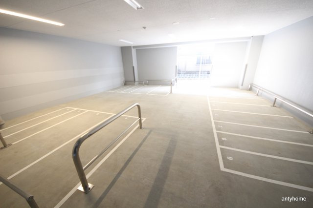 プレサンス扇町駅前　仲介手数料無料の駐車場