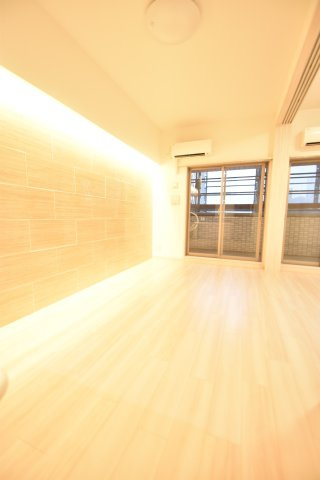 大阪市都島区内代町１丁目の賃貸マンションの居間・リビング