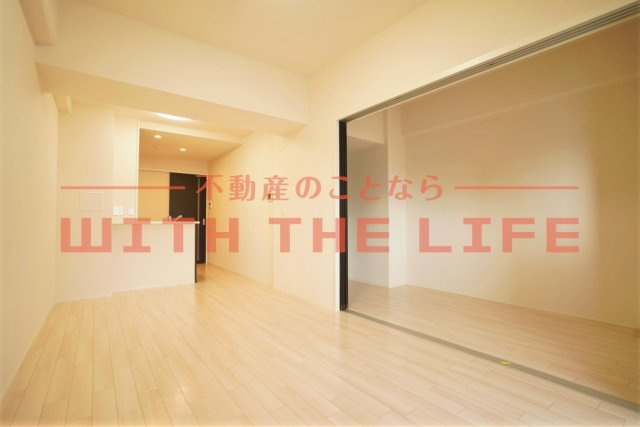 Tiara（ティアラ）本町【キャッシュバック対象物件】の居間・リビング|こちらの居間で趣味の時間をお楽しみください