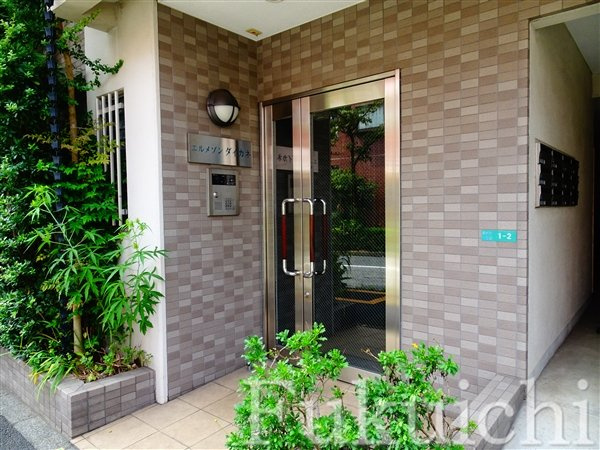 エルメゾンダイカネのエントランス