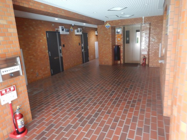 ライオンズマンション尾久のエントランス