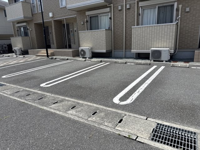 アバンセグリーンⅡの駐車場