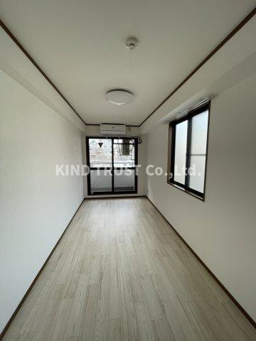 優伸ビルの居間・リビング|こちらのリビングで趣味の時間をお楽しみください