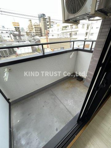 優伸ビルのバルコニー|お洗濯にも便利なバルコニー付き